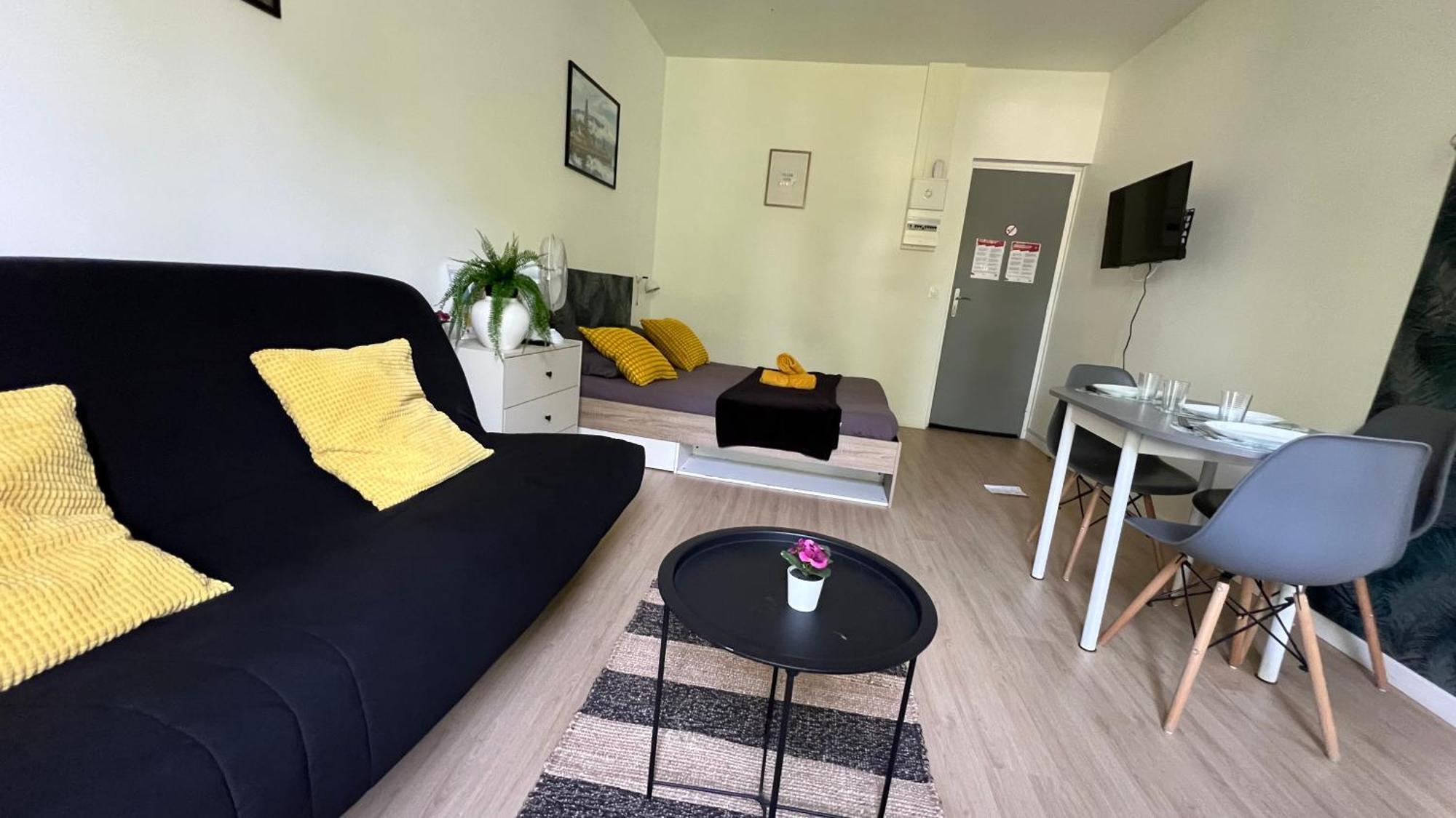 Studios Cozy Proche Gare Tgv Chatellerault Exterior photo