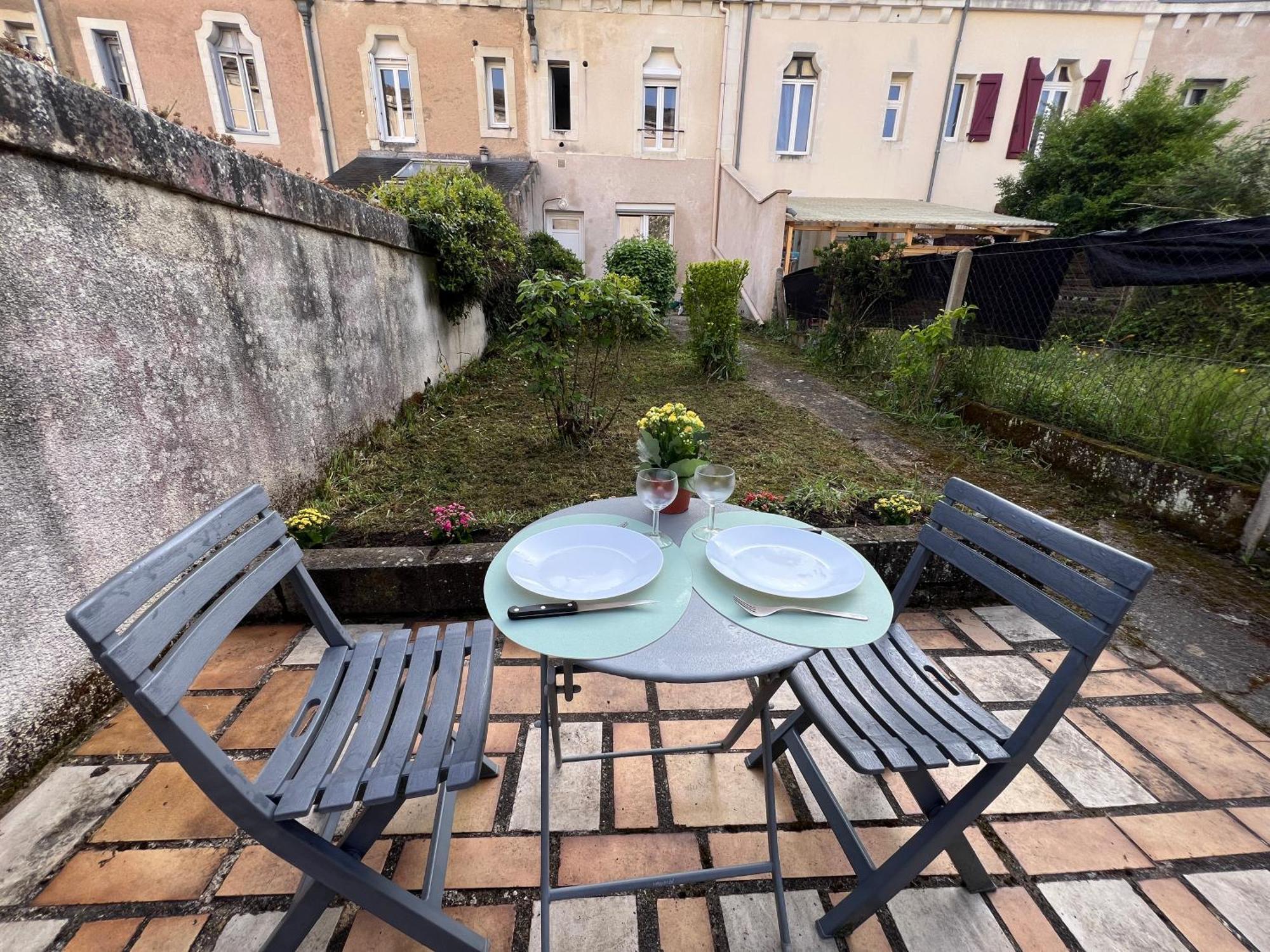 Studios Cozy Proche Gare Tgv Chatellerault Exterior photo