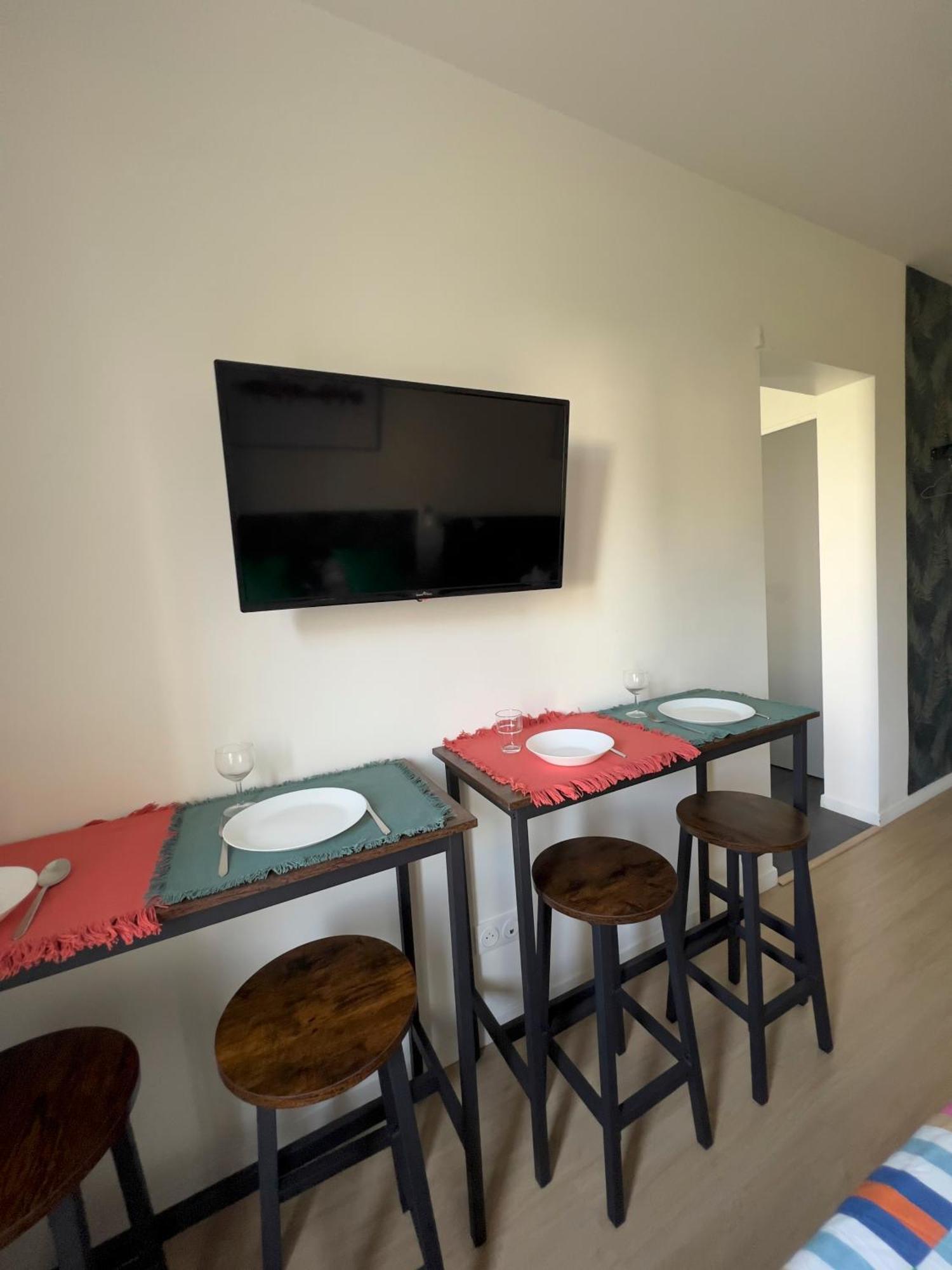 Studios Cozy Proche Gare Tgv Chatellerault Exterior photo